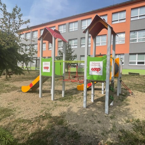 Nové detské ihrisko v areáli Základnej školy v Krupine